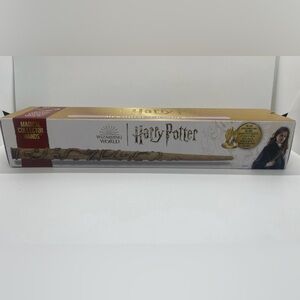 Wizarding World Magical Collector Mystery Wand with Hogwarts Display Stand NWT